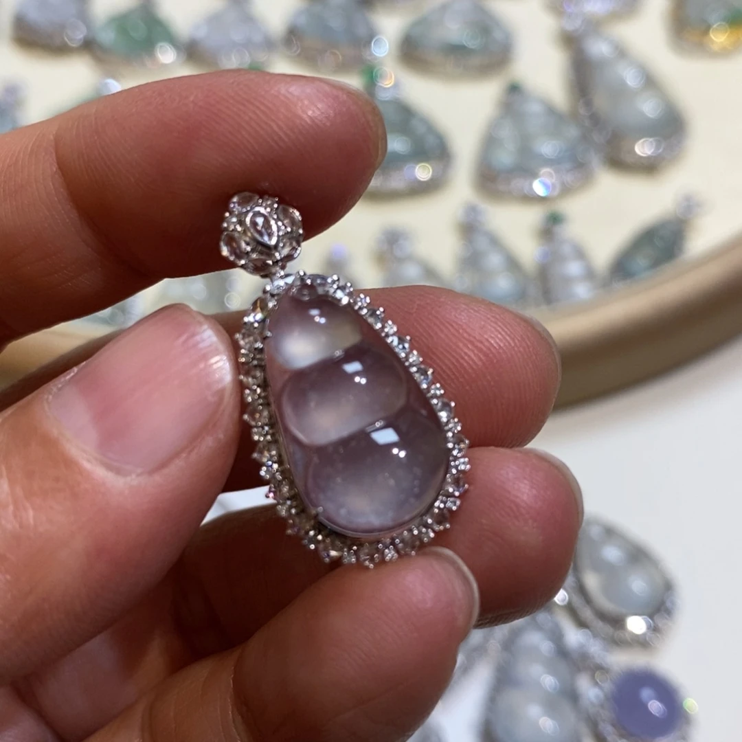 翡翠18K金镶嵌吊坠(不含链)福豆