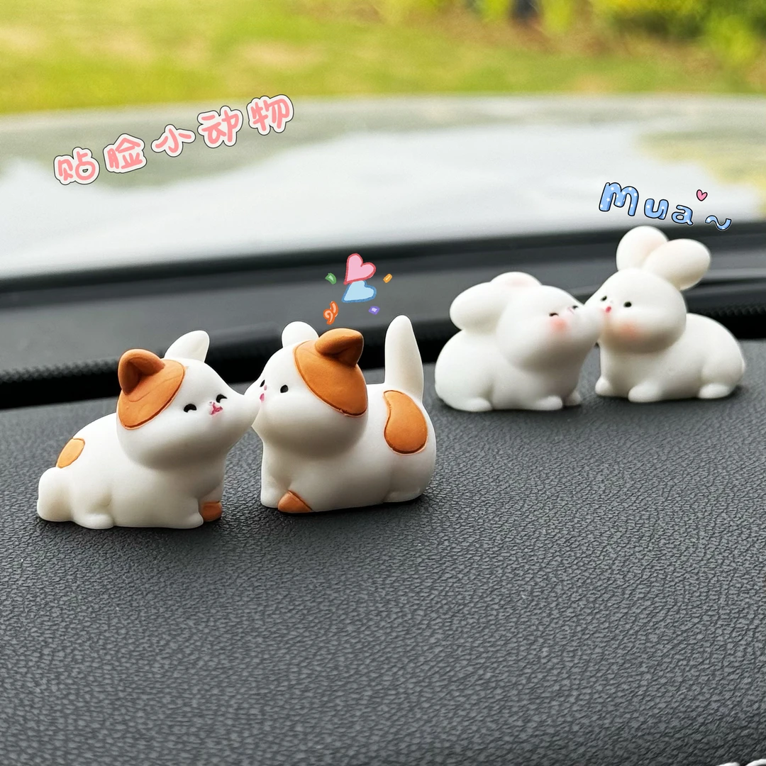 汽车内饰品摆件网红可爱亲脸小动物车载中控台屏幕后视镜子装饰品
