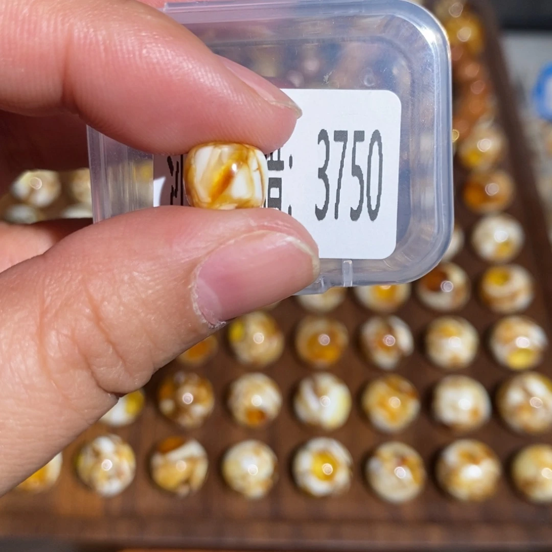 蜜蜡未镶嵌珠宝奇石3750