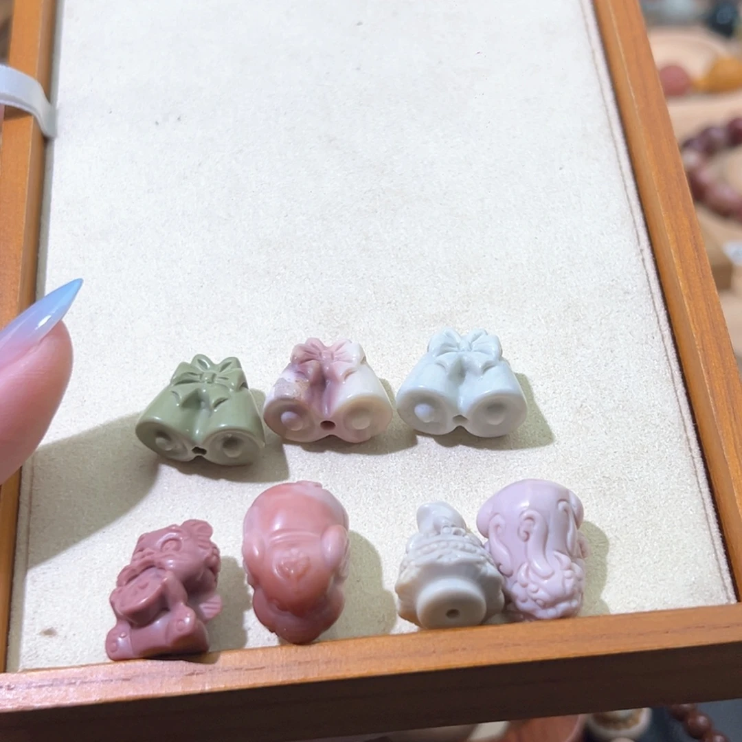 左***難石英质玉手链未镶嵌