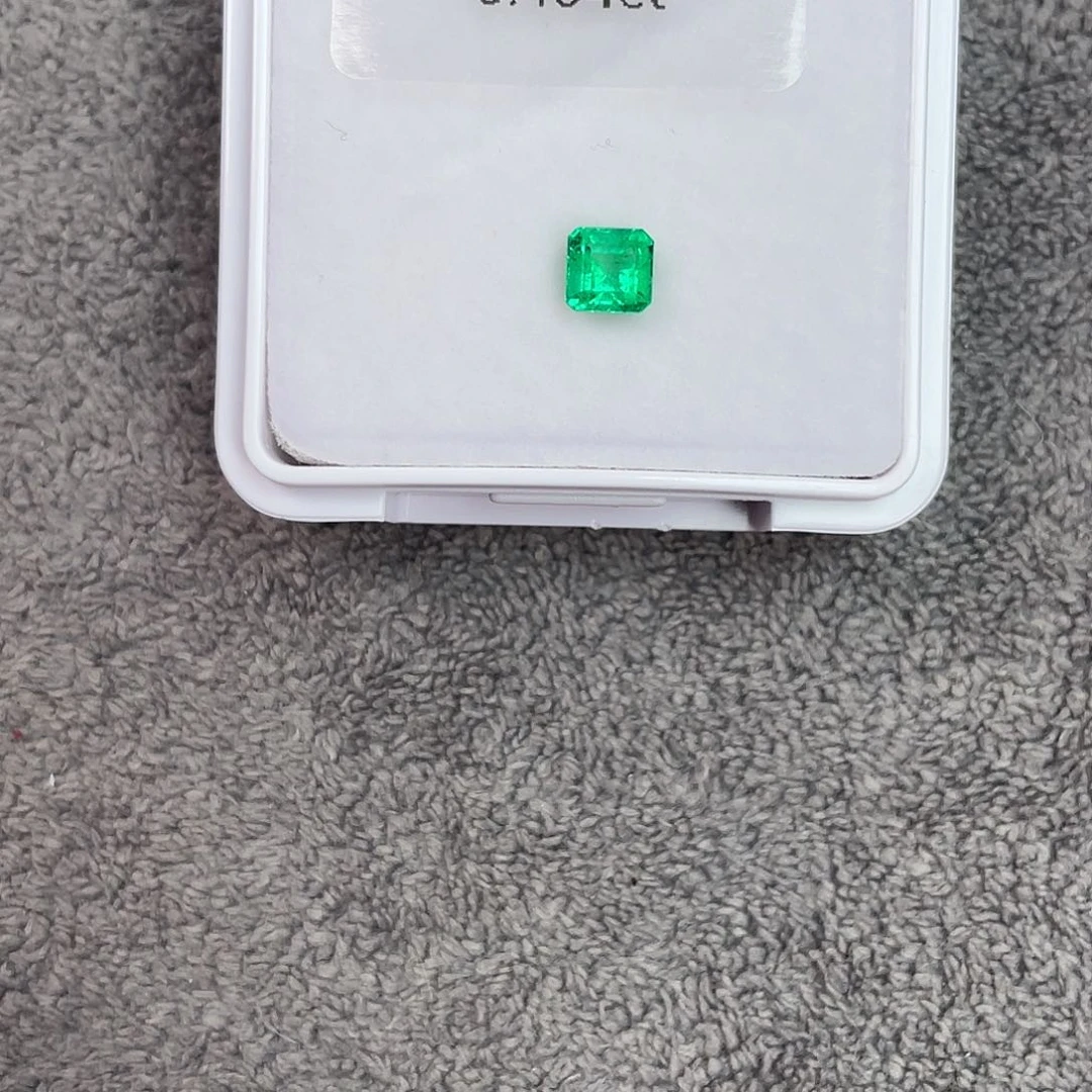 祖母绿裸石未镶嵌0.454Ct。