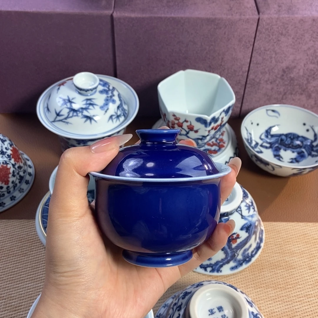 阳春白雪釉里红宝石蓝布袋盖碗