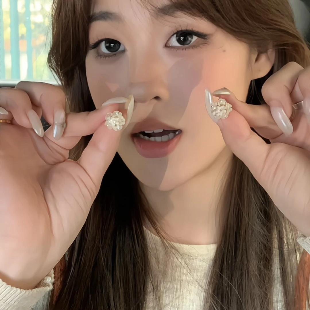 铜合金耳饰 明媚小花绣球花朵耳钉女小众设计高级感耳环温柔甜美