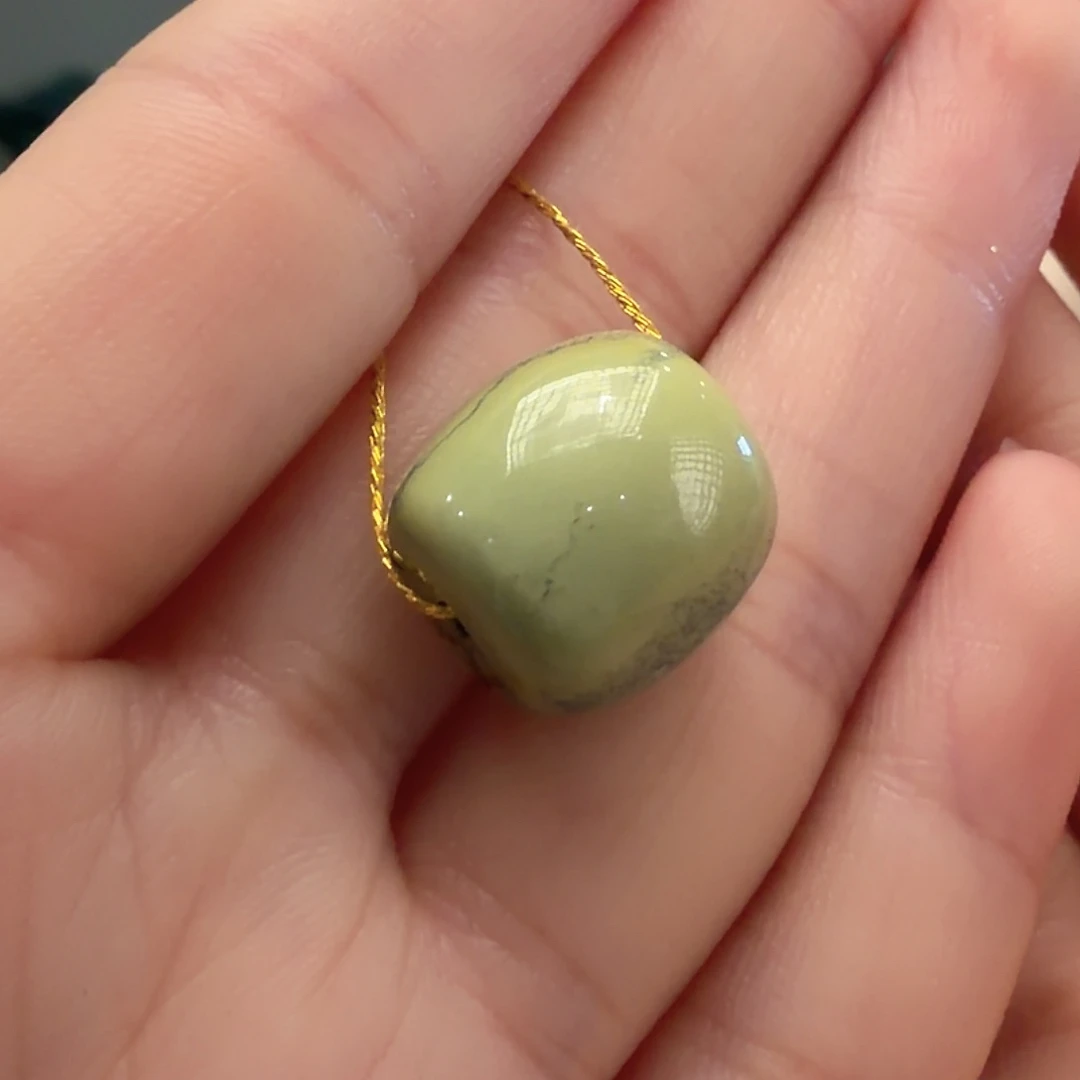 绿松石未镶嵌颈饰