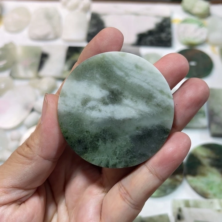 未镶嵌独山玉颈饰