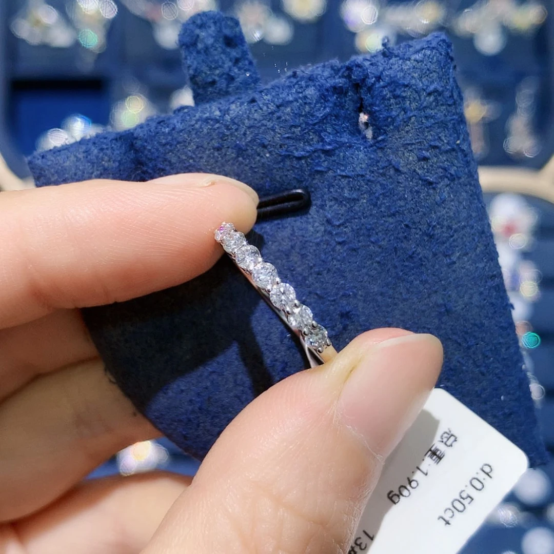 【闪购商品】铂Pt900镶嵌戒托钻石七公主排戒