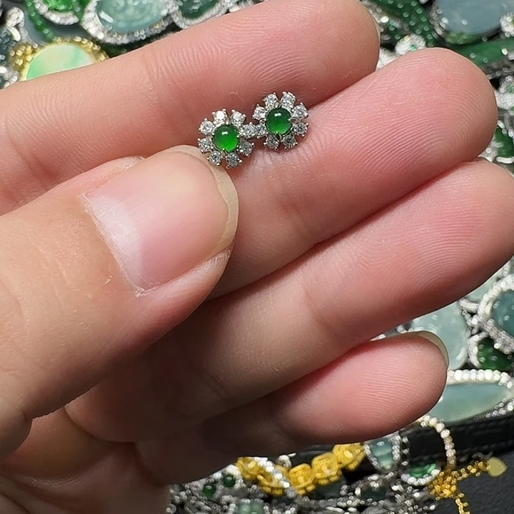 翡翠未镶嵌颈饰天然A货翡翠放漏