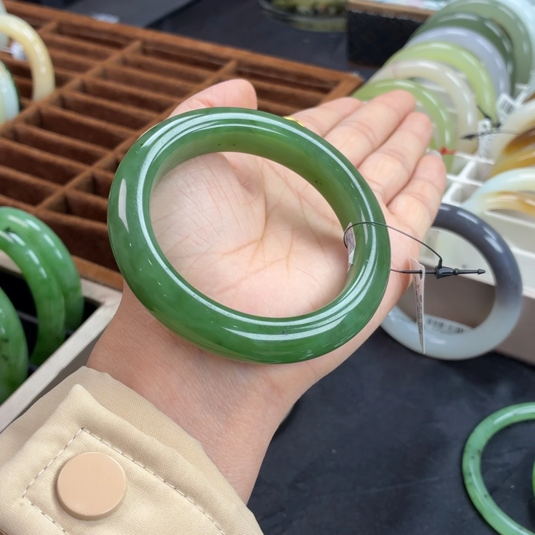 和田玉未镶嵌手镯碧玉