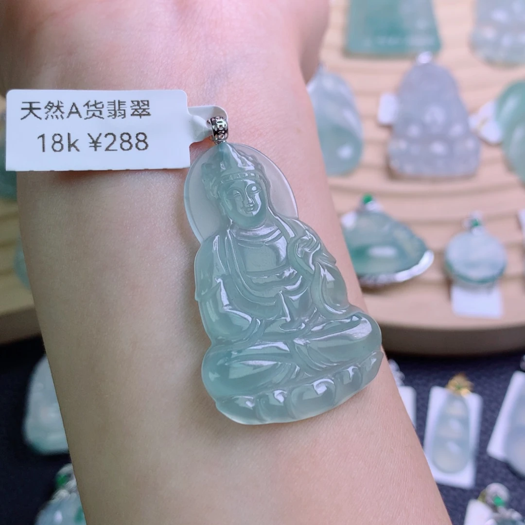 翡翠18K金镶嵌颈饰吊坠