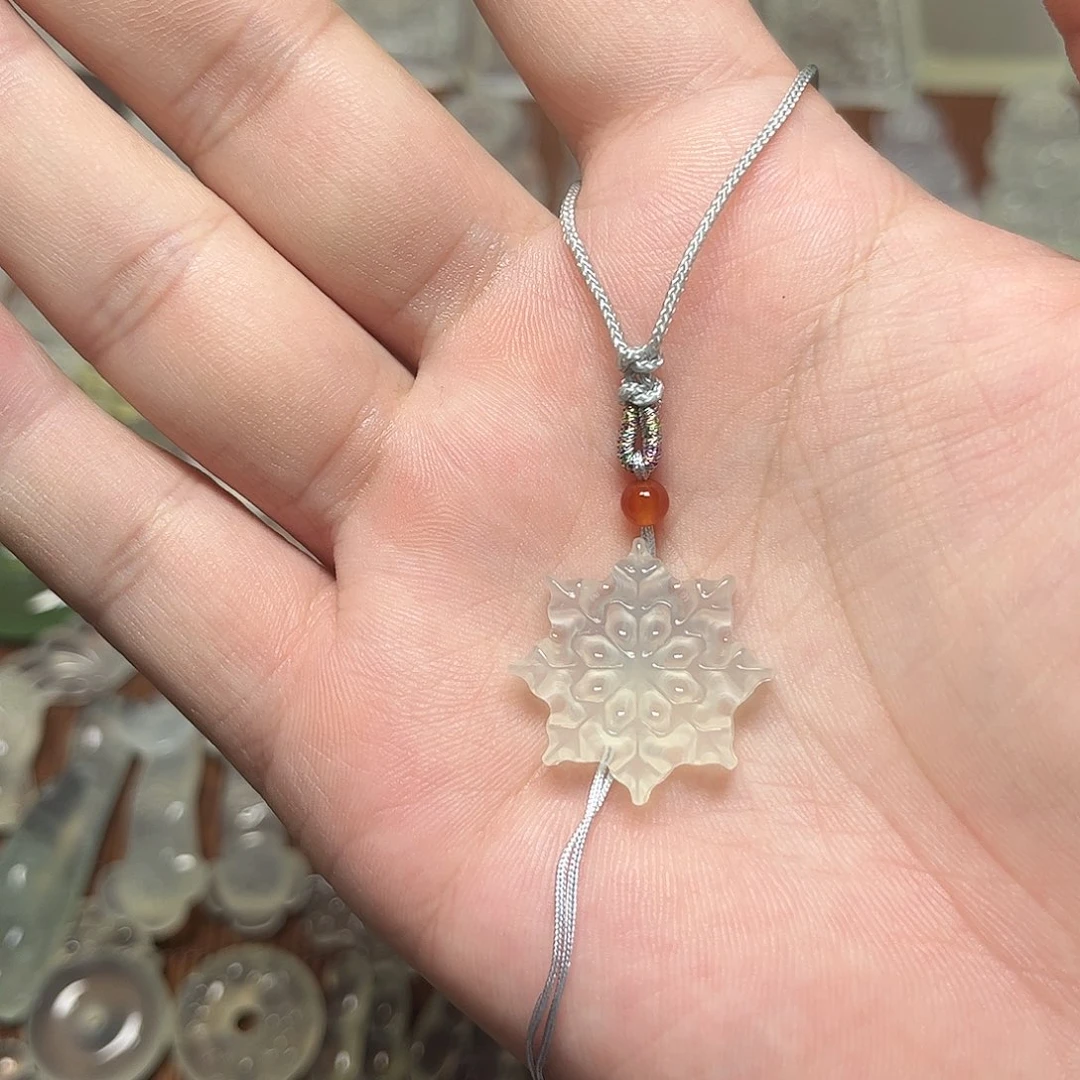 岫玉未镶嵌颈饰吊坠