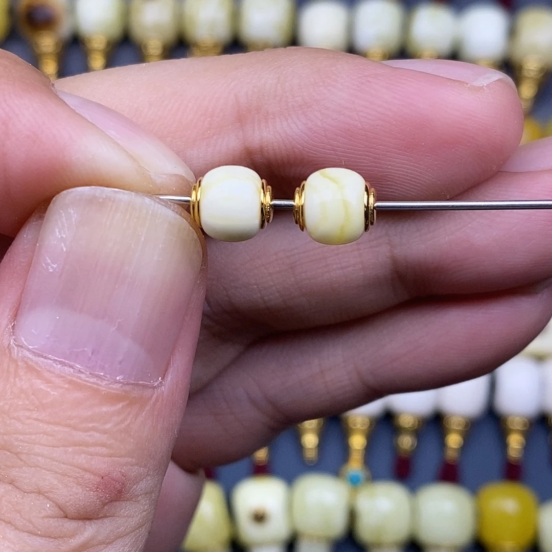 你***谁琥珀18K金镶嵌裸石7.5*8mm白蜡金盾对珠