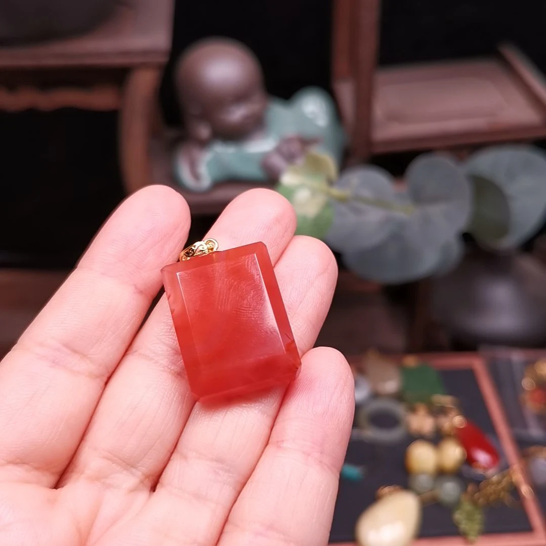 潘***啦颈饰银S925镶嵌南红玛瑙