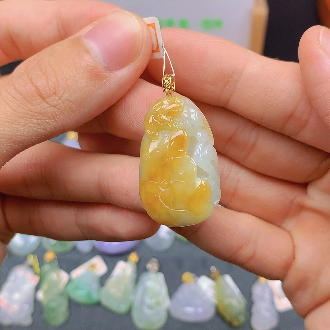 翡翠18K金镶嵌颈饰翡翠