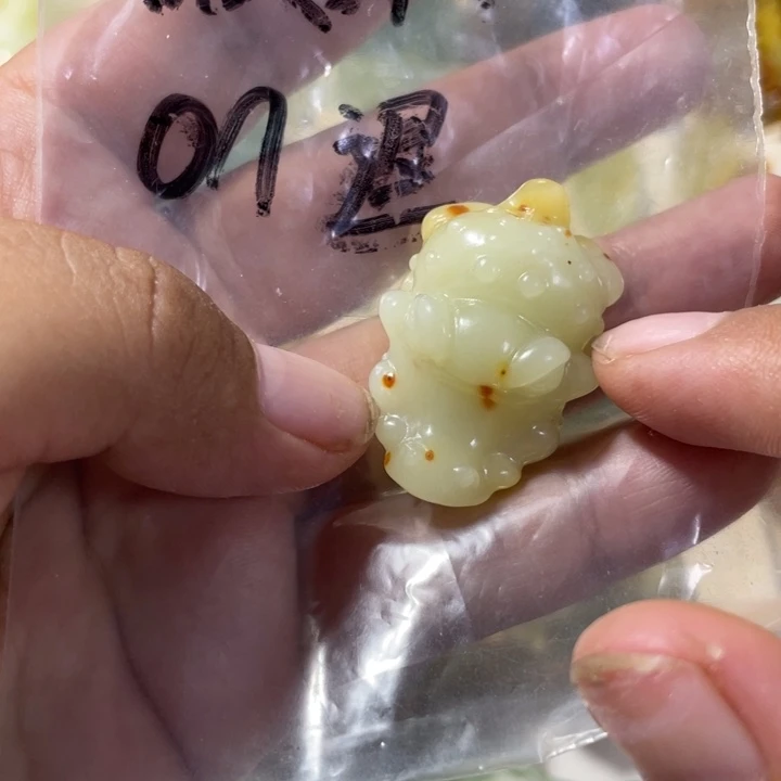 岫玉未镶嵌吊坠(赠链)