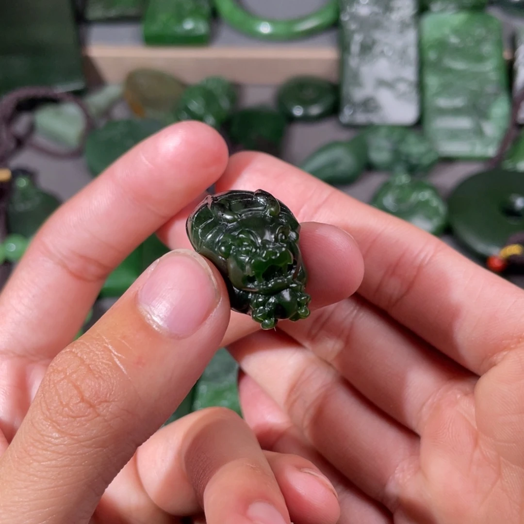 和田玉（碧玉）颈饰未镶嵌