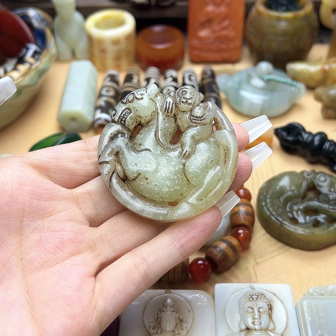 蛇纹石玉未镶嵌颈饰