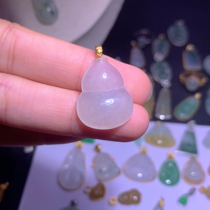 颈饰18K金镶嵌翡翠翡翠