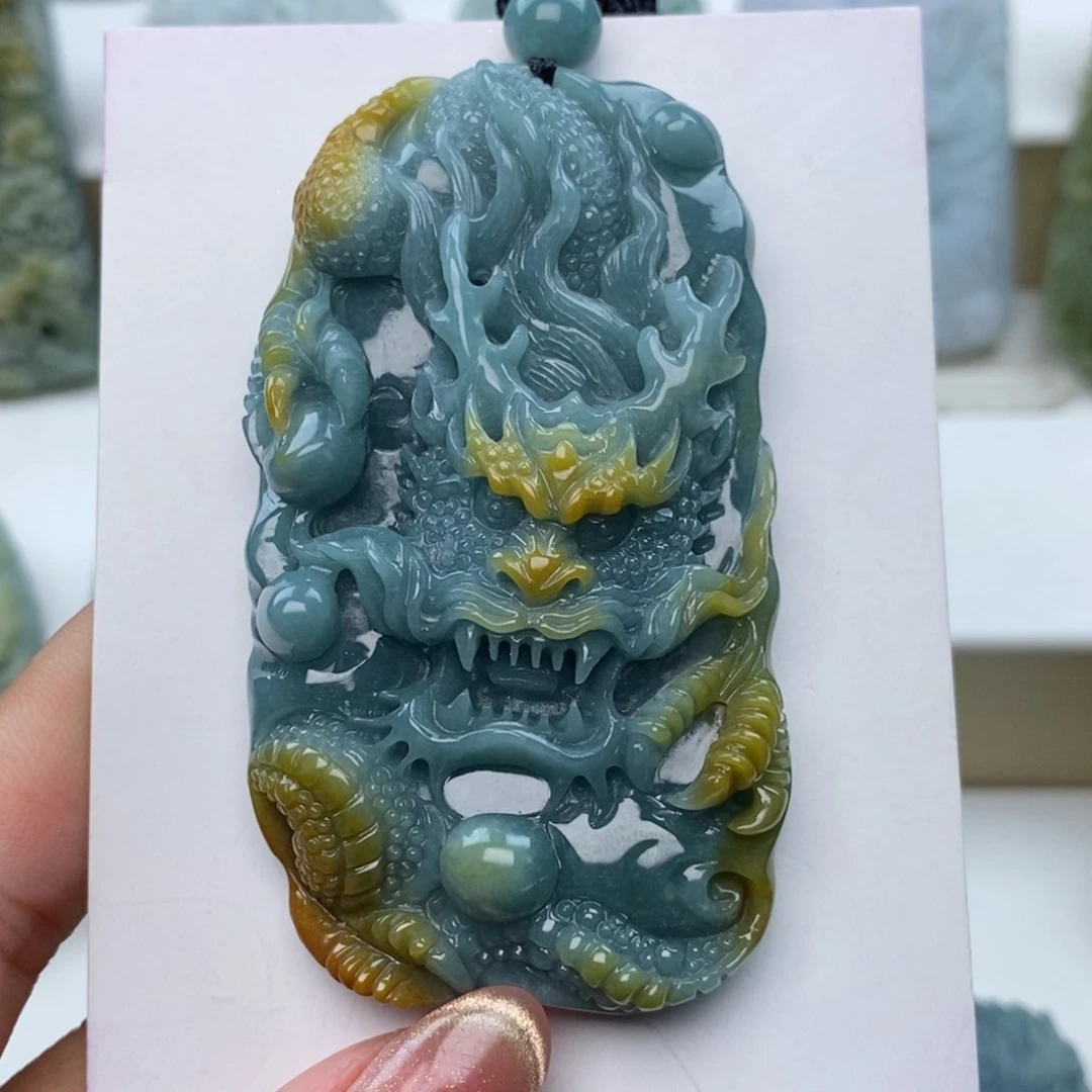 颈饰未镶嵌翡翠龙牌