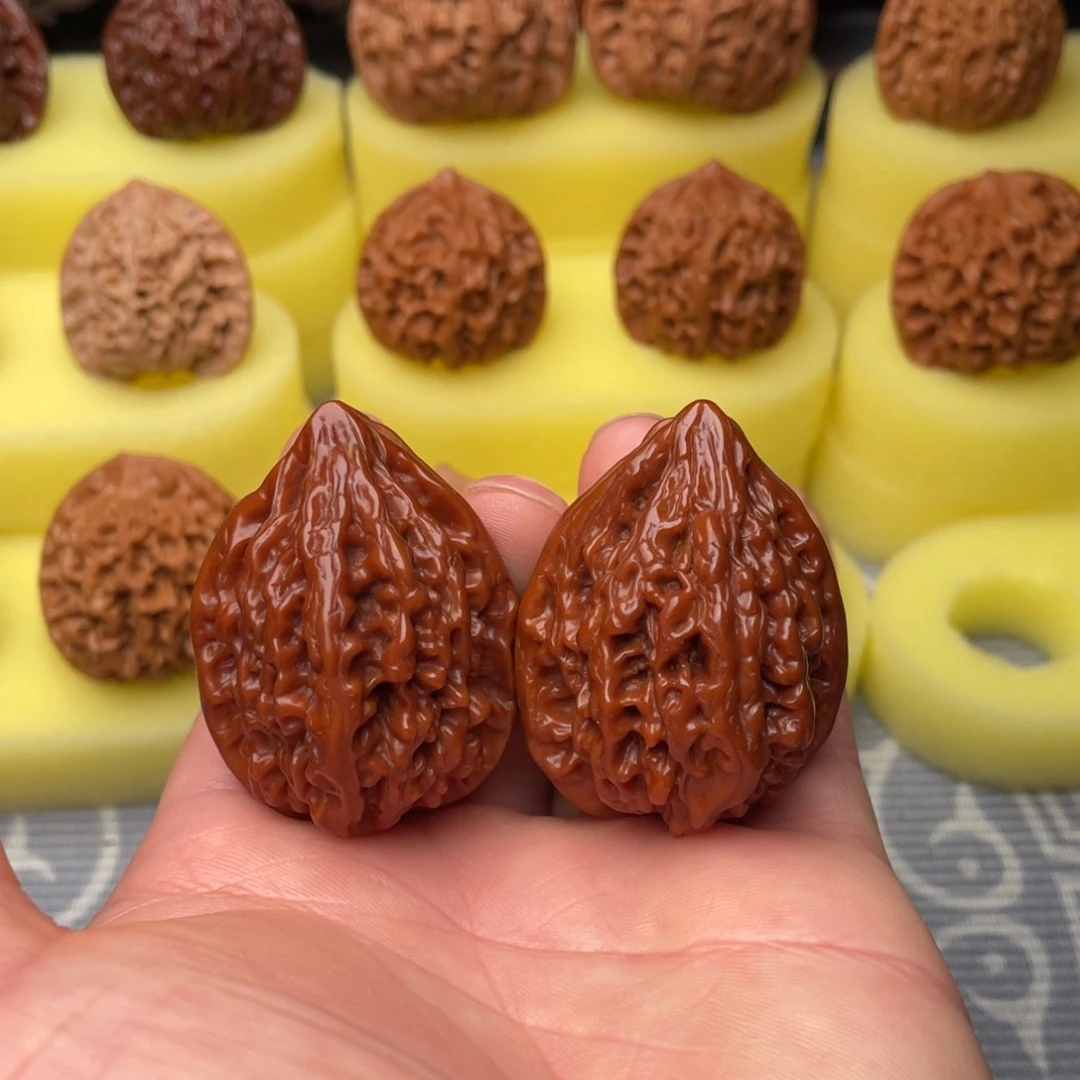 文玩核桃把件36全品十三陵鸡心红核桃