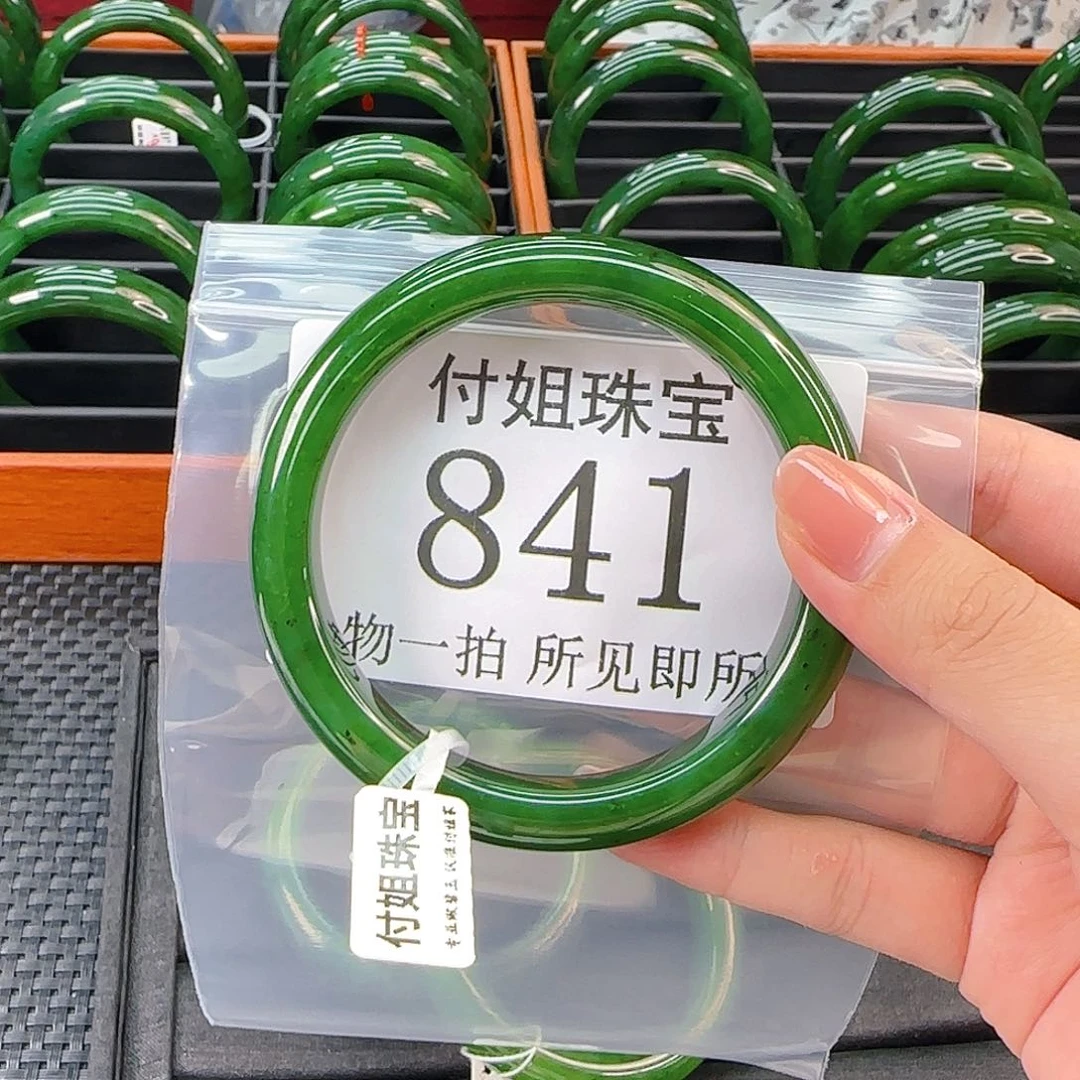 颈饰未镶嵌和田玉手镯64 841
