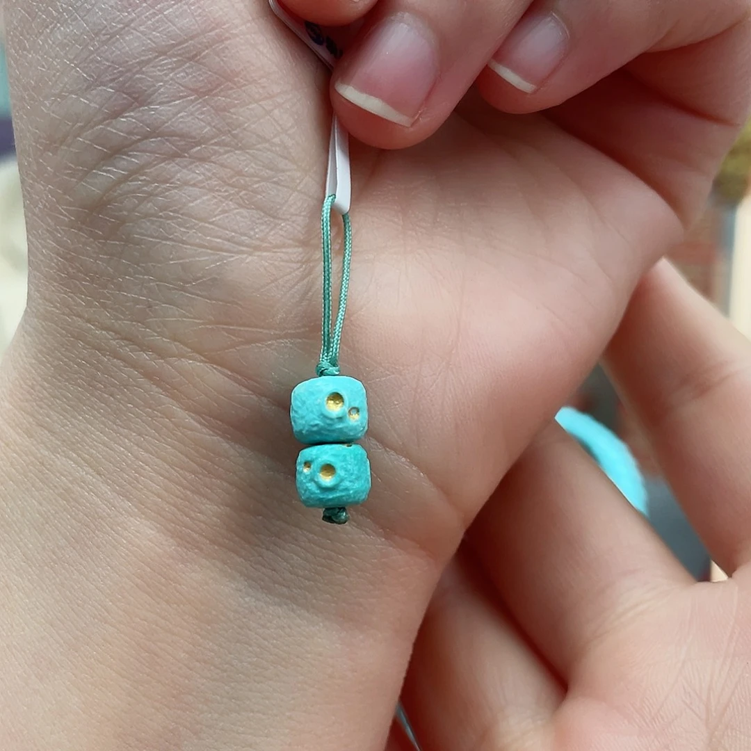 绿松石颈饰未镶嵌