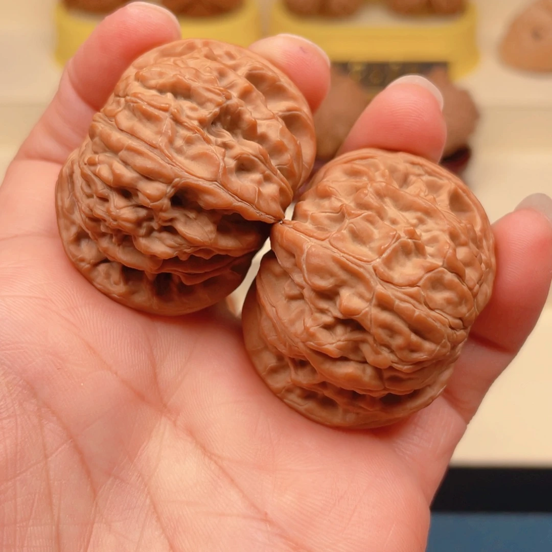 文玩核桃把件红皮正磨44