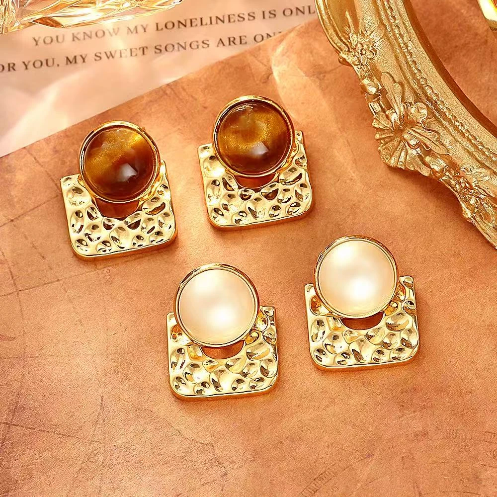 铜合金耳饰 港风复古气质方糖耳钉女款美拉德色系小众首饰高级感