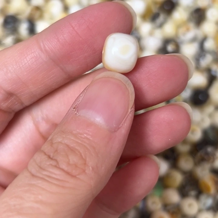 蜜蜡未镶嵌裸石10.2mm一个