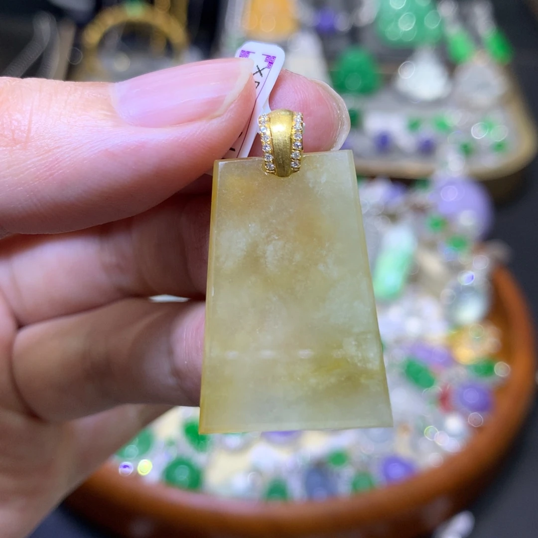 颈饰18K金镶嵌翡翠