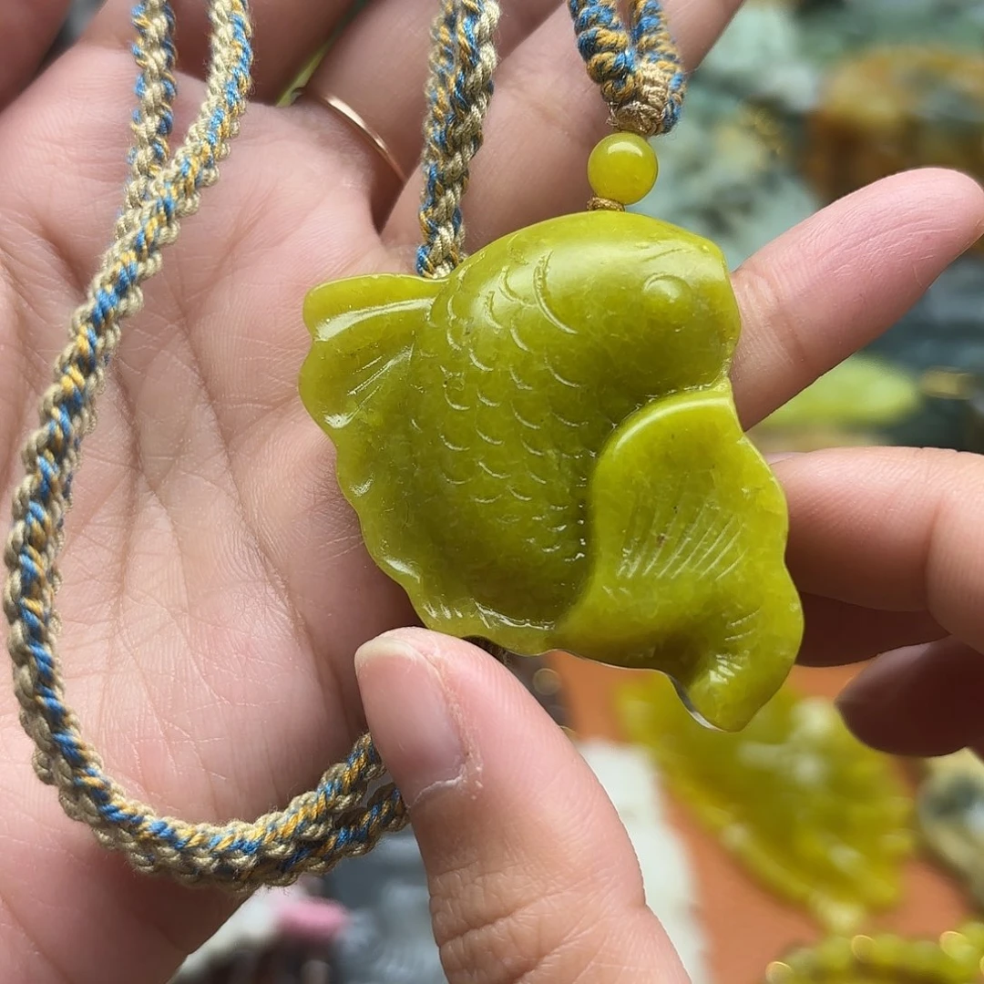蛇纹石玉未镶嵌颈饰