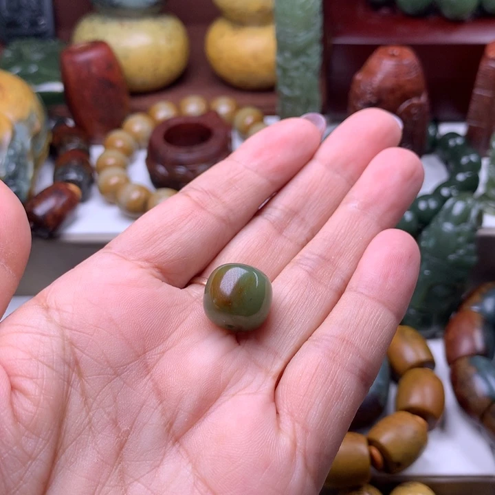 岫岩河磨玉（透闪石质玉）吊坠(不含链)未镶嵌水*娃
