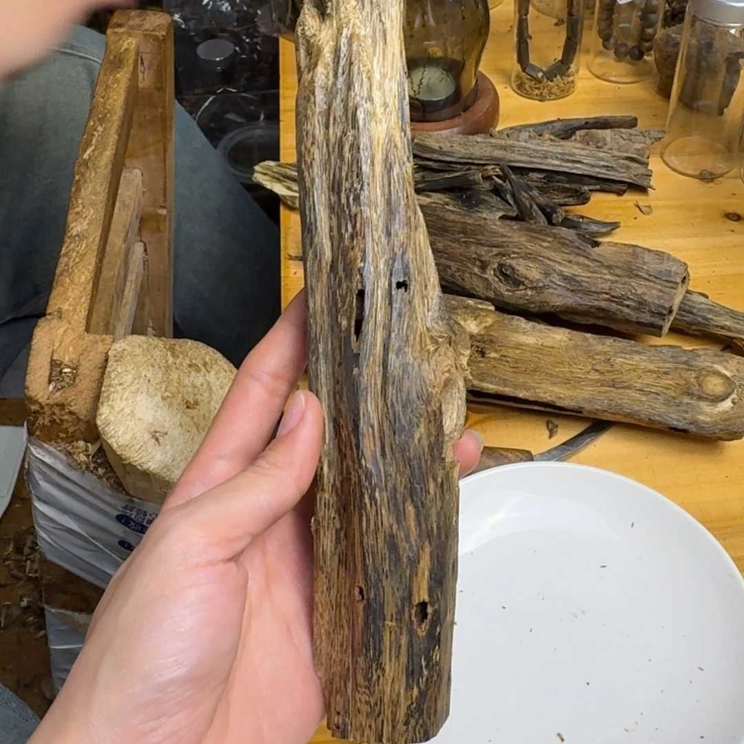 沉香手把件陆河品种块料100克