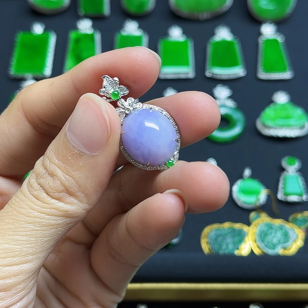 翡翠18K金镶嵌颈饰