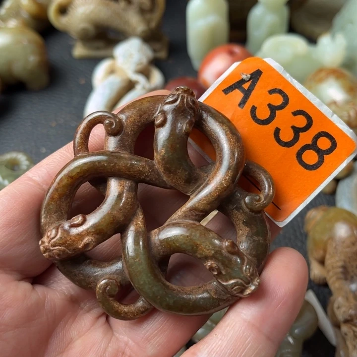 和田玉颈饰未镶嵌浪**狼