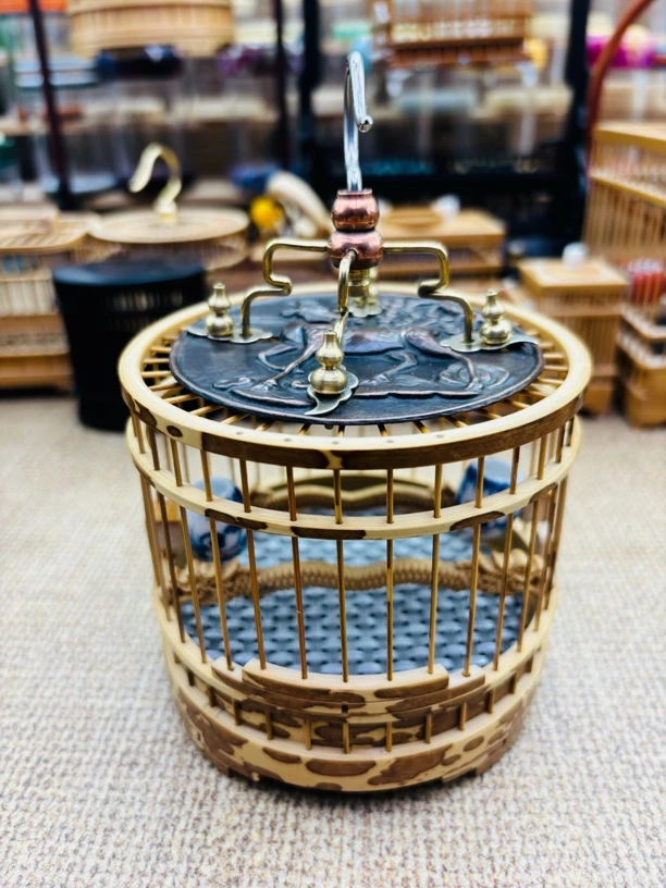 尤志武本工梅妃竹蝈蝈笼配瓷罐鼓花盖板龙头杠带架