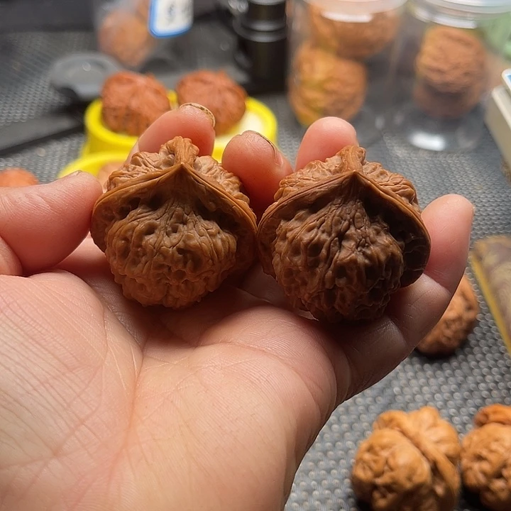 桃核把件莲花三棱41