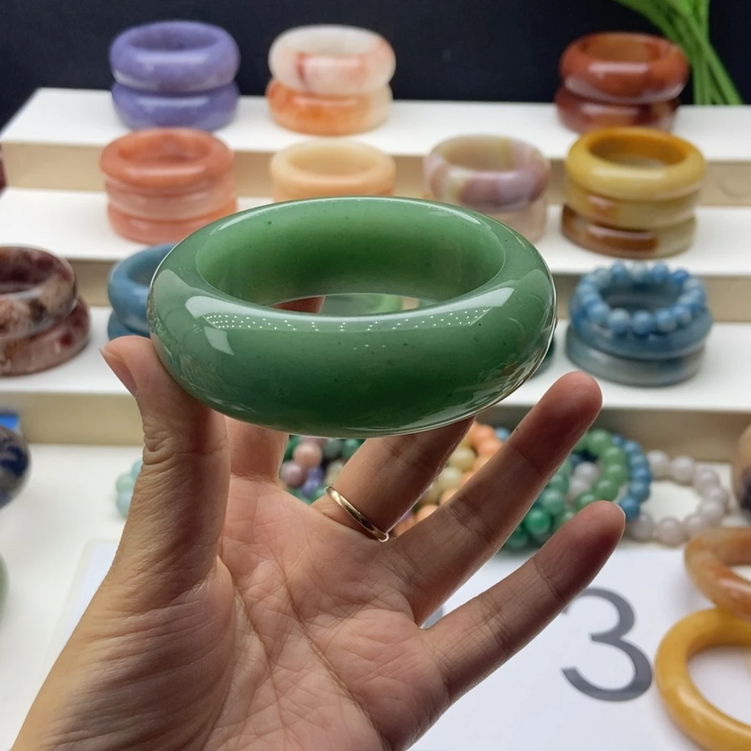 欢***聪未镶嵌手镯石英质玉