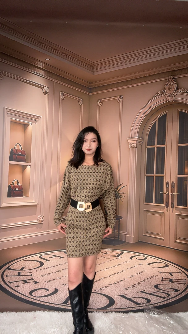 {MIHRI}新款时尚连衣裙