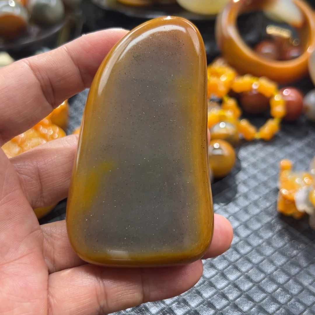 石英质玉未镶嵌颈饰