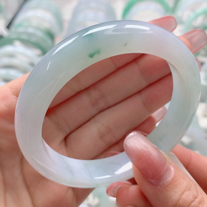 翡翠手镯未镶嵌毕业款冰春彩底飘阳绿起胶白底青54.55