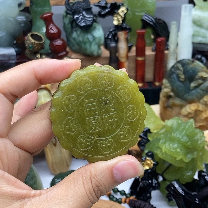 岫玉未镶嵌手把件