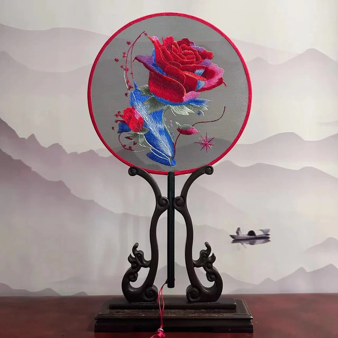 200 玫瑰的故事 双面绣团扇非遗文化