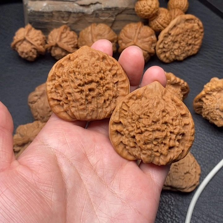 桃核把件高*高46牌子