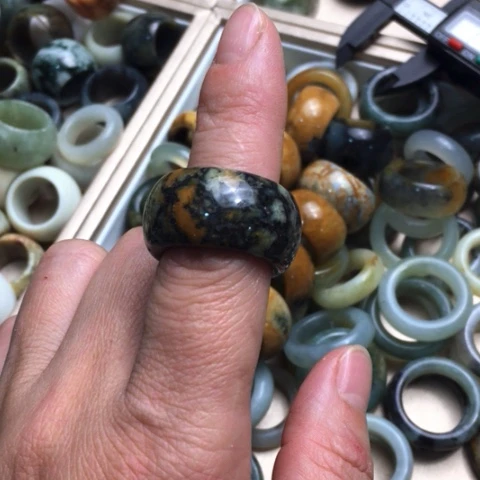 蛇纹石玉合金戒指