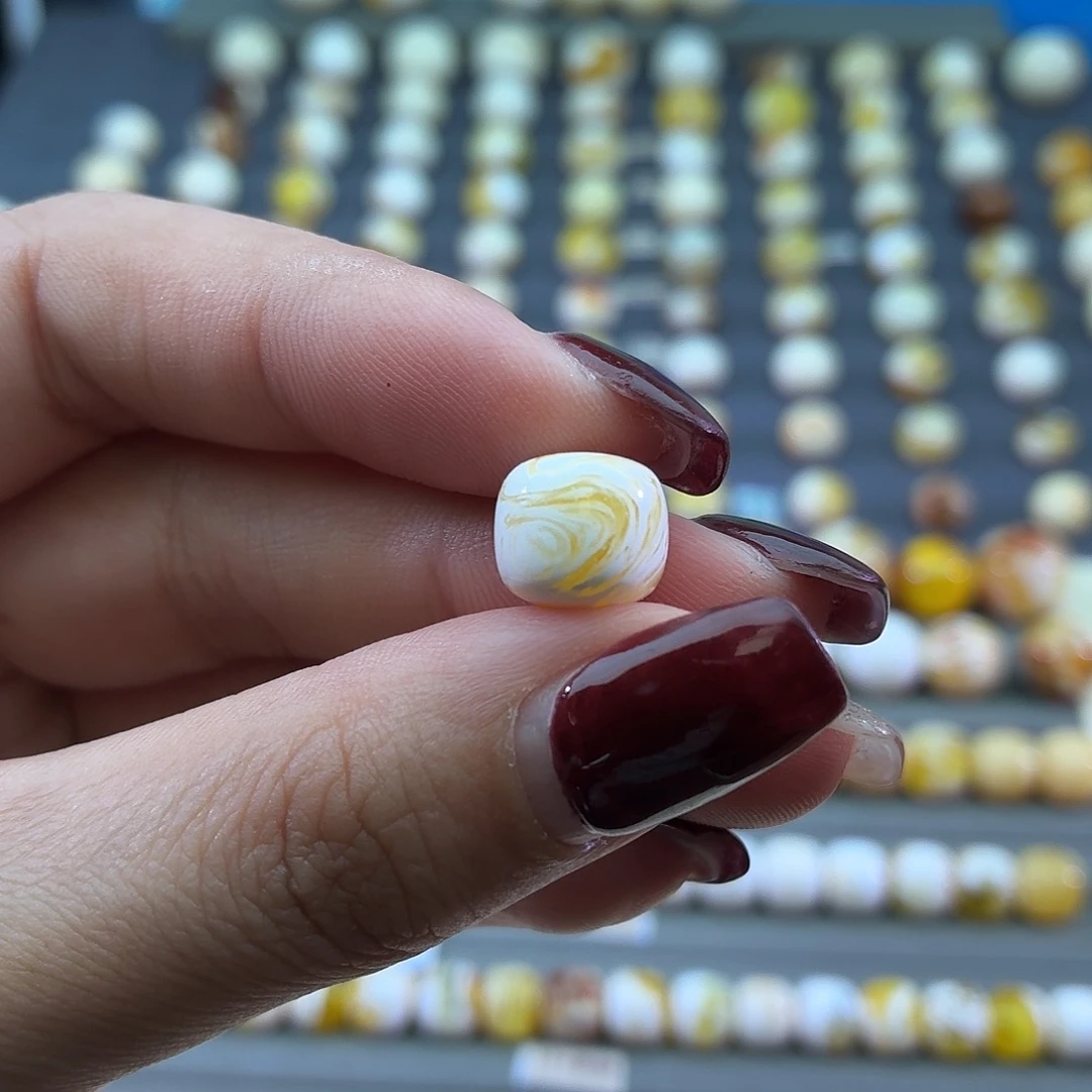 琥珀未镶嵌裸石10.6*9.6mm