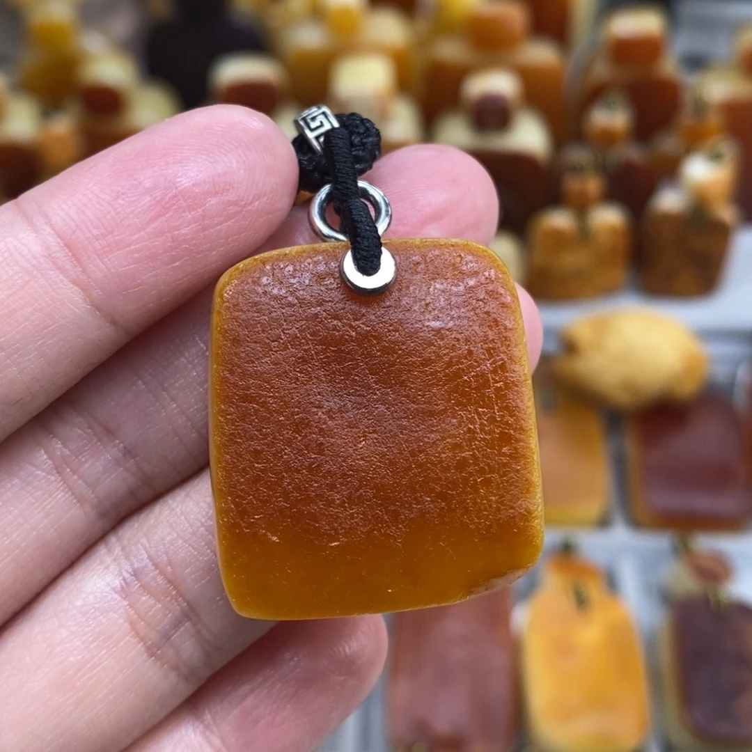 蜜蜡未镶嵌珠宝奇石