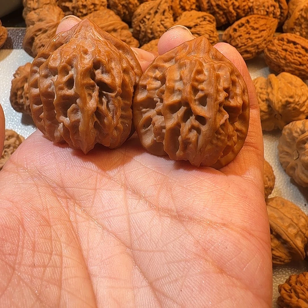 张***来文玩核桃吊坠大龙
