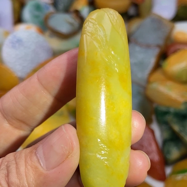 翡翠未镶嵌颈饰缅甸