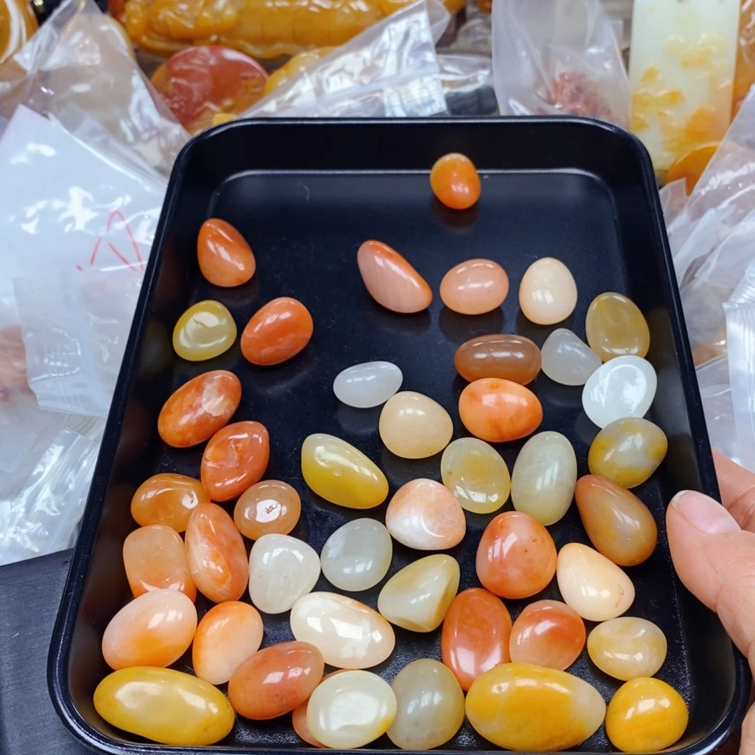 石英质玉（黄龙玉）颈饰未镶嵌