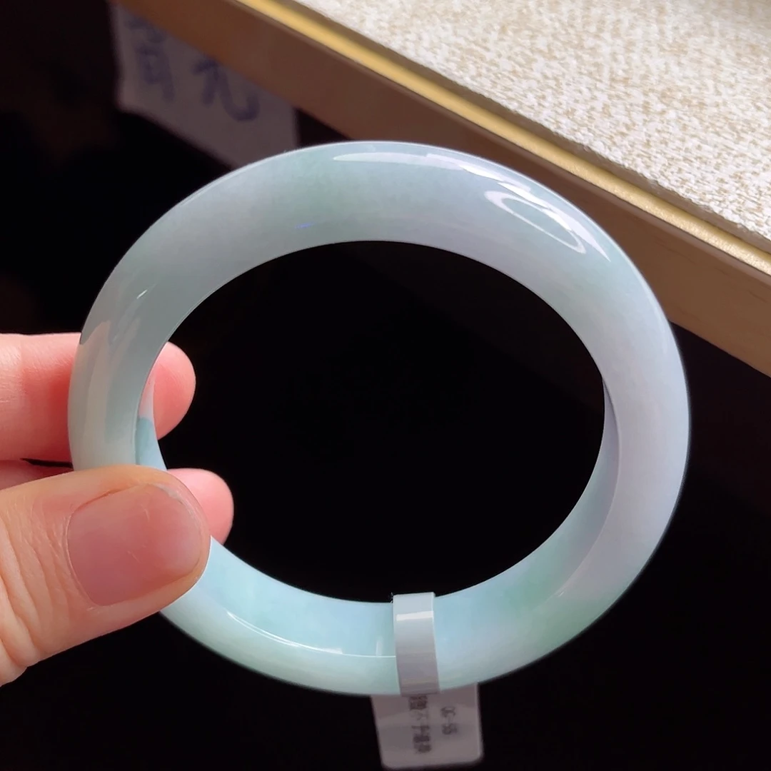 翡翠手镯未镶嵌手镯